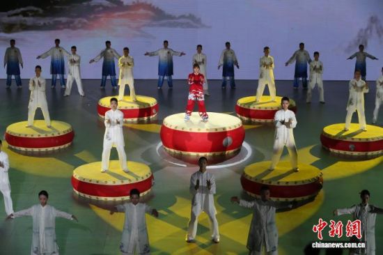 图为养元阵舞表演。张忠苹 摄