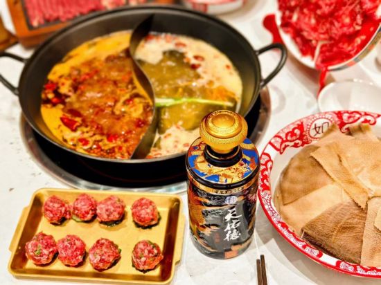 图为牦牛肉火锅。天佑德青稞酒公司 供图 图为牦牛肉火锅。天佑德青稞酒公司 供图
