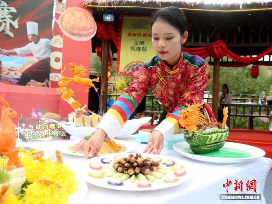 图为青海家宴特色菜品展示。张忠苹 摄