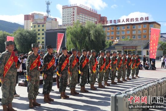 图为入伍新兵欢送大会现场。秦启宁摄 图为入伍新兵欢送大会现场。秦启宁摄