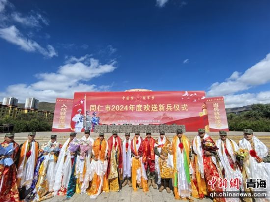 图为入伍新兵欢送大会现场。秦启宁摄 图为入伍新兵欢送大会现场。秦启宁摄