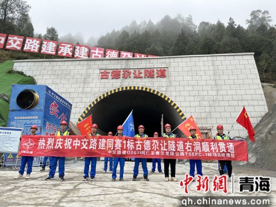图为隧道右线顺利贯通。蒋珊供图 图为隧道右线顺利贯通。蒋珊供图