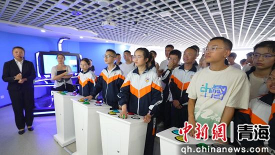图为法律知识竞答。城西区法治宣传教育基地供图 图为法律知识竞答。城西区法治宣传教育基地供图