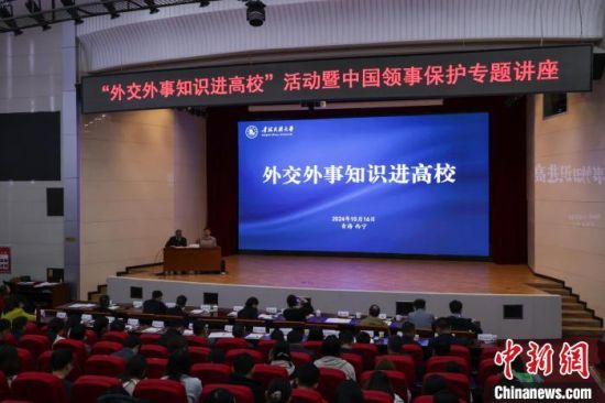 图为“外交部外交外事知识进高校”青海民族大学活动现场。杨晓冬摄 图为“外交部外交外事知识进高校”青海民族大学活动现场。杨晓冬摄