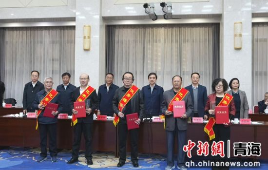 图为青海日报社表彰优秀媒体人。钟自珍 摄 图为青海日报社表彰优秀媒体人。钟自珍 摄