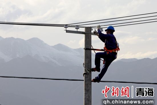 ͼϊ10��17�գ������ຣ�ƻ����繫˾��֯20������ȱ�����ຣʡ���ϲ���������ͬ���м����������·����ǰ���á�ӭ��ȶ���������ȷ��ⱥ�ڶ���ȡů�õ硣�������� ͼϊ10��17�գ������ຣ�ƻ����繫˾��֯20������ȱ�����ຣʡ���ϲ���������ͬ���м����������·����ǰ���á�ӭ��ȶ���������ȷ��ⱥ�ڶ���ȡů�õ硣��������
