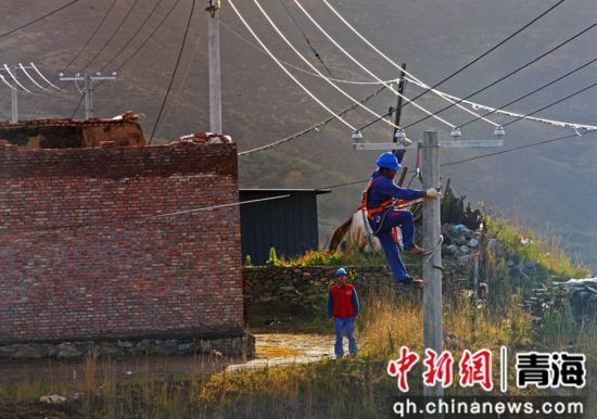 ͼϊ10��17�գ������ຣ�ƻ����繫˾��֯20������ȱ�����ຣʡ���ϲ���������ͬ���м����������·����ǰ���á�ӭ��ȶ���������ȷ��ⱥ�ڶ���ȡů�õ硣�������� ͼϊ10��17�գ������ຣ�ƻ����繫˾��֯20������ȱ�����ຣʡ���ϲ���������ͬ���м����������·����ǰ���á�ӭ��ȶ���������ȷ��ⱥ�ڶ���ȡů�õ硣��������