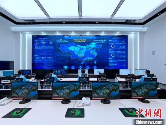 资料图为中国首个零碳数据中心——中国电信(国家)数字青海绿色大数据中心智慧运营平台。中新社记者 李隽 摄 资料图为中国首个零碳数据中心——中国电信(国家)数字青海绿色大数据中心智慧运营平台。中新社记者 李隽 摄