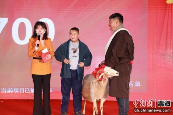 图为活动现场。华山摄 图为活动现场。华山摄