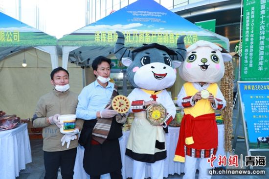 图为活动现场。华山摄 图为活动现场。华山摄