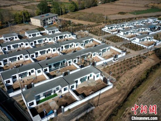图为航拍古鄯村灾后恢复重建地质灾害避险搬迁集中安置点。石延寿 摄 图为航拍古鄯村灾后恢复重建地质灾害避险搬迁集中安置点。石延寿 摄