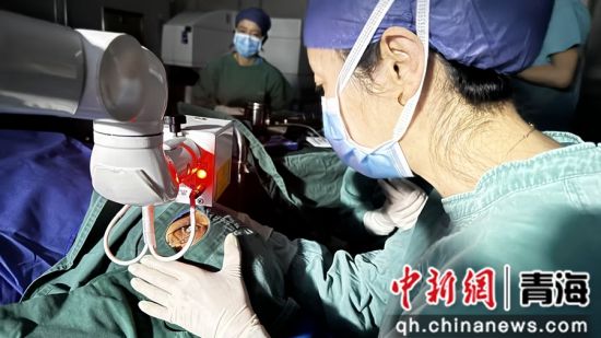 图为手术现场。西宁市第一人民医院供图 图为手术现场。西宁市第一人民医院供图