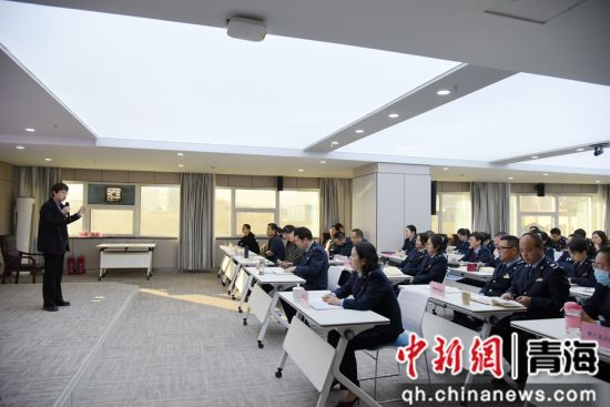ͼϊ�ຣʦ����ѧ����˼����ѧժ��ժ�������������λ�ϼ��չר�⽲��������ƽ�� ͼϊ�ຣʦ����ѧ����˼����ѧժ��ժ�������������λ�ϼ��չר�⽲��������ƽ��