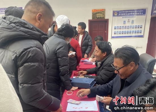 图为违纪资金清退会现场。杂多县委宣传部供图 图为违纪资金清退会现场。杂多县委宣传部供图