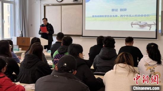 图为蔡征在开营仪式上发言。肖瑞松 摄 图为蔡征在开营仪式上发言。肖瑞松 摄