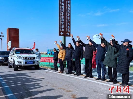 图为“畅游海北,越野激情”挑战赛开赛。李隽 摄 图为“畅游海北,越野激情”挑战赛开赛。李隽 摄