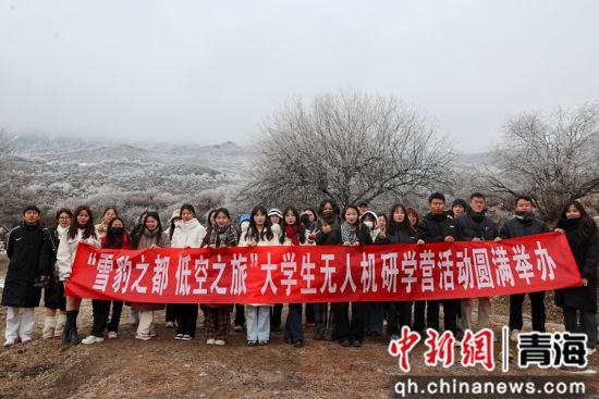 图为本次研学团的学员在群加国家森林公园内合影。薛蒂 摄 图为本次研学团的学员在群加国家森林公园内合影。薛蒂 摄