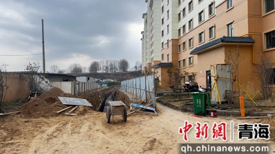 图为联合佳苑小区内正在施工。李江宁摄 图为联合佳苑小区内正在施工。李江宁摄