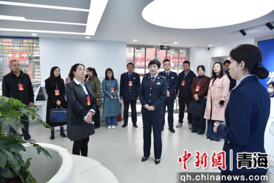 图为湟源县政协主席等一行人深入县税务局第一分局调研。周子文 摄 图为湟源县政协主席等一行人深入县税务局第一分局调研。周子文 摄