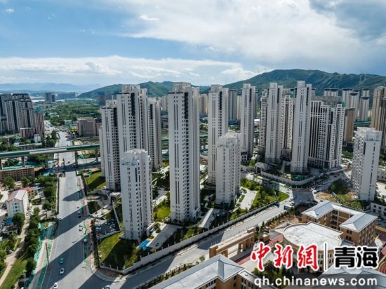 图为鸟瞰西宁市城中区万科城・时代都会项目。西宁万科 供图 图为鸟瞰西宁市城中区万科城・时代都会项目。西宁万科 供图
