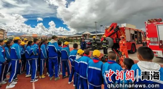 图为玉树州119消防宣传月活动现场。玉树州消防支队供图 图为玉树州119消防宣传月活动现场。玉树州消防支队供图