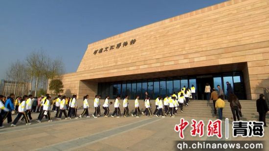 图为乐都学生在外参访。乐都区委宣传部 供图 图为乐都学生在外参访。乐都区委宣传部 供图