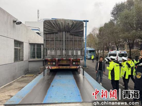 图为现场进行磅检测。赵伟宁供图 图为现场进行磅检测。赵伟宁供图