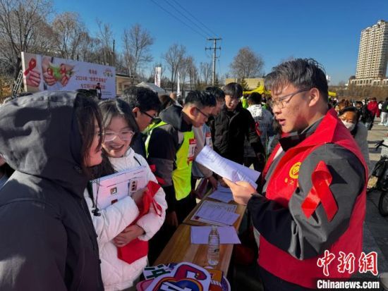 图为开展禁毒防艾知识答题活动。祁绣娟 摄 图为开展禁毒防艾知识答题活动。祁绣娟 摄