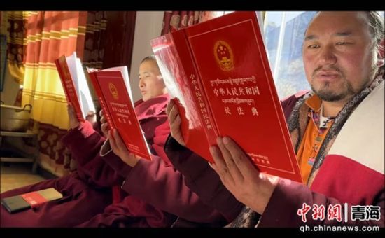 图为开展2024年“国家宪法日”暨“宪法宣传周”活动现场。李庆摄