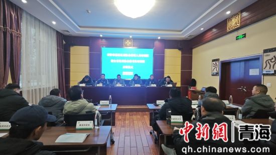 图为培训人员上课。刘羽新 摄 图为培训人员上课。刘羽新 摄